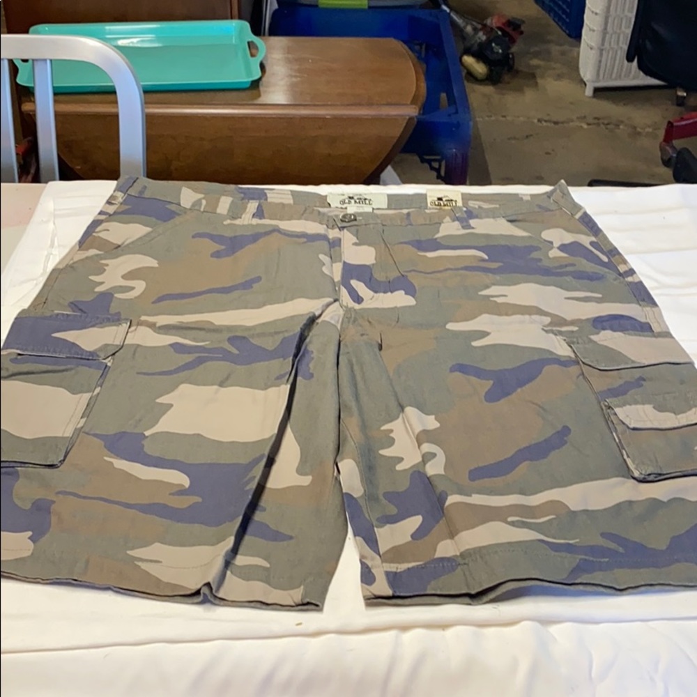 Old mill men’s camouflage shorts
